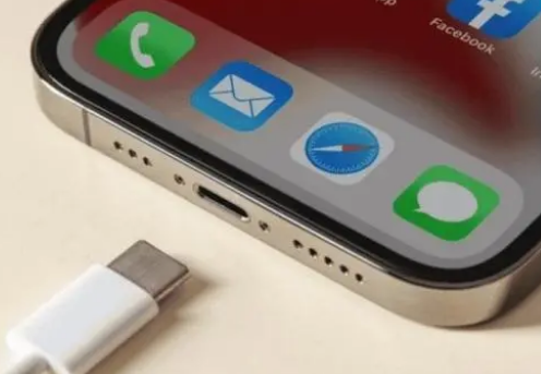 昔阳苹果15维修分享iPhone15改USB-C接口后能和安卓用户互借充电器吗 